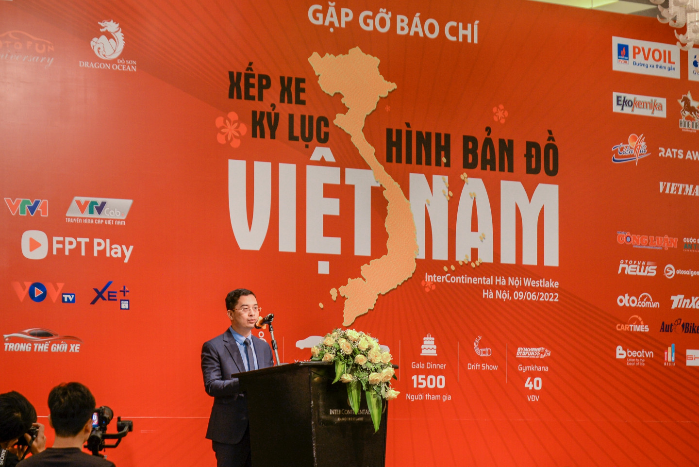 Xếp xe Kỷ lục Hình bản đồ Việt Nam.